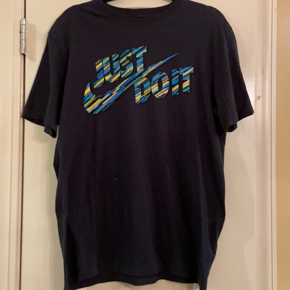 Nike men’s t-shirt size L